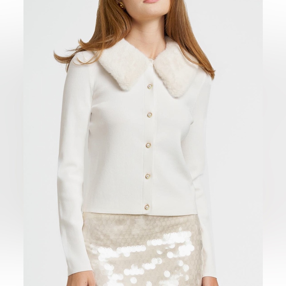 WAYF
× CHÉRIE MADELEINE
Rose Faux Fur Collar
Cardigan
